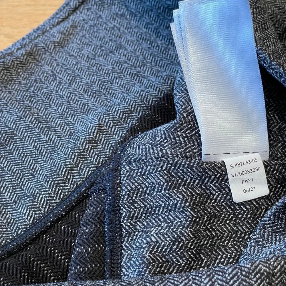 Womens Gray Capri Leggings Althleta Delancy Herringbone Athleisure Quiet Luxury - Picture 12 of 13